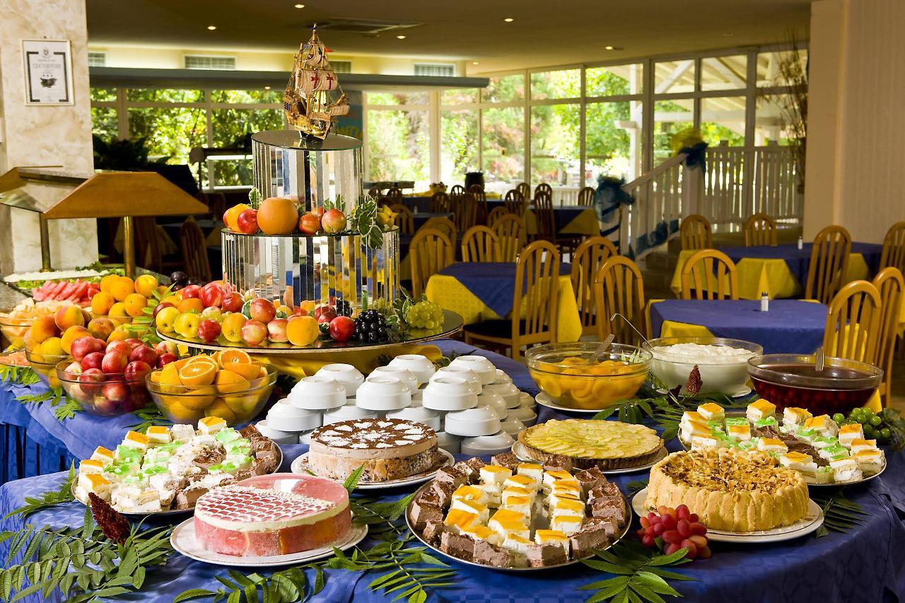 Hotel Oasis Αλμπένα Εξωτερικό φωτογραφία