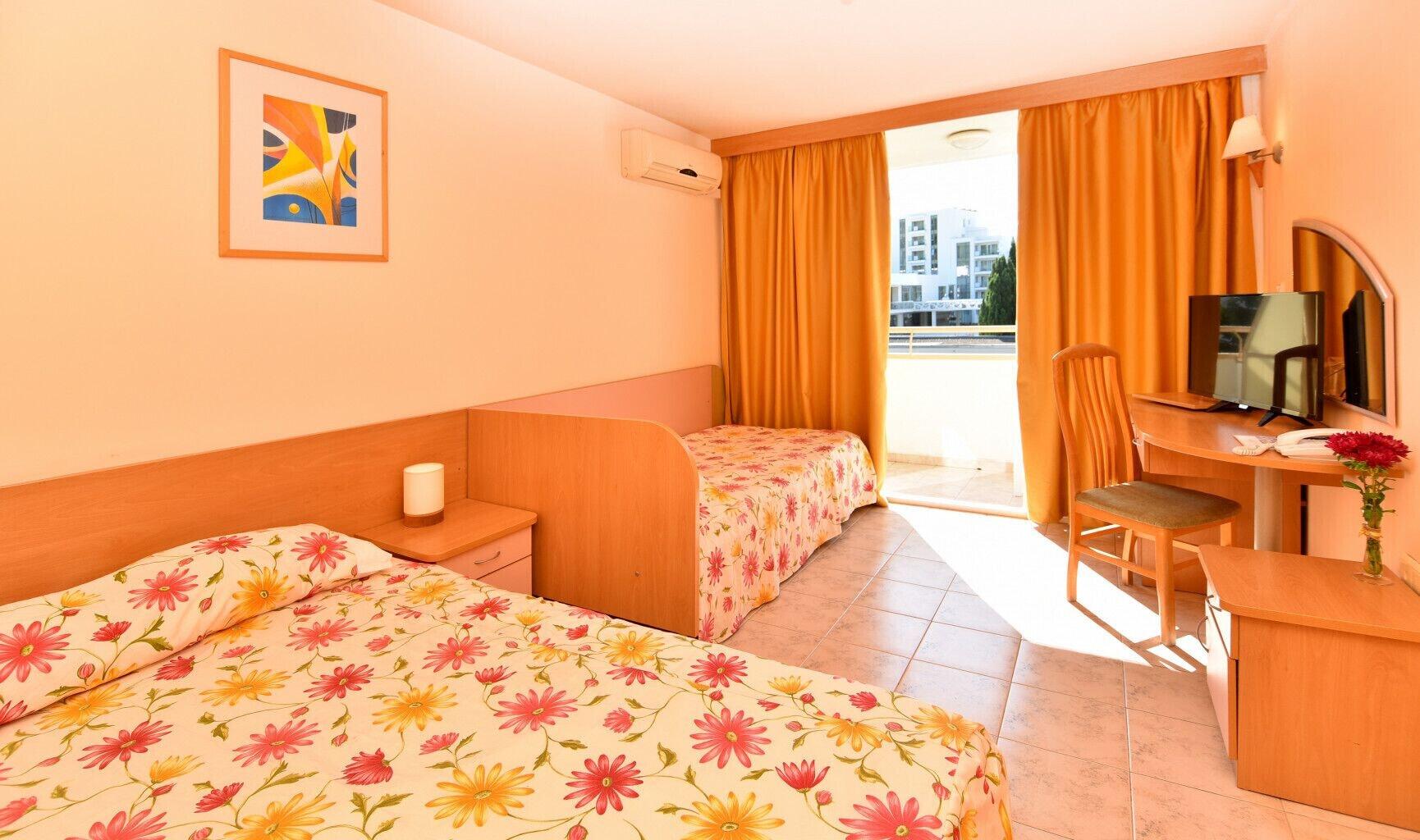 Hotel Oasis Αλμπένα Εξωτερικό φωτογραφία