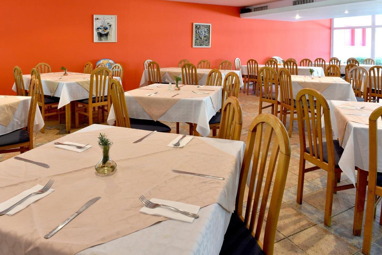 Hotel Oasis Αλμπένα Εξωτερικό φωτογραφία
