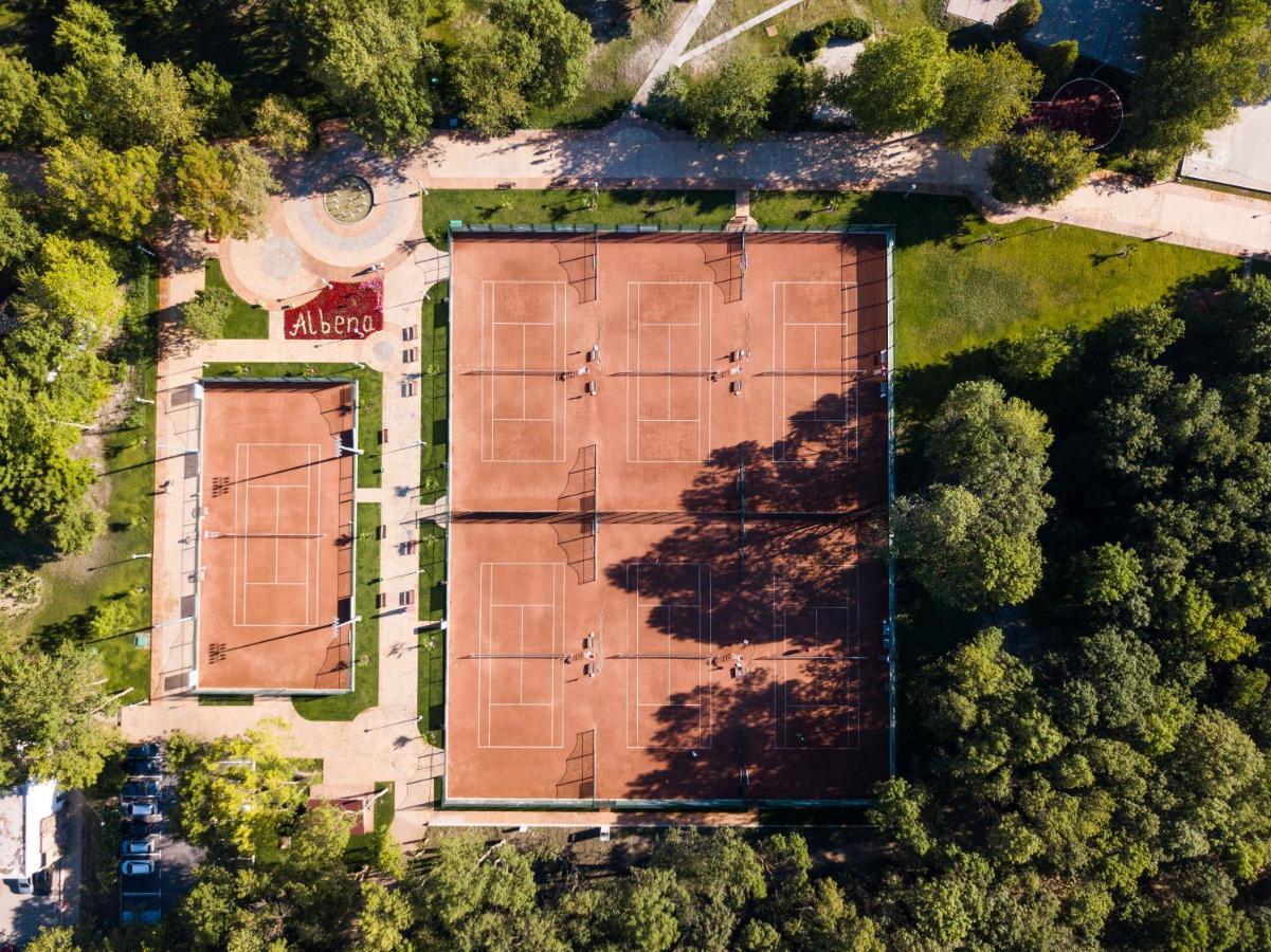 Hotel Oasis Αλμπένα Εξωτερικό φωτογραφία