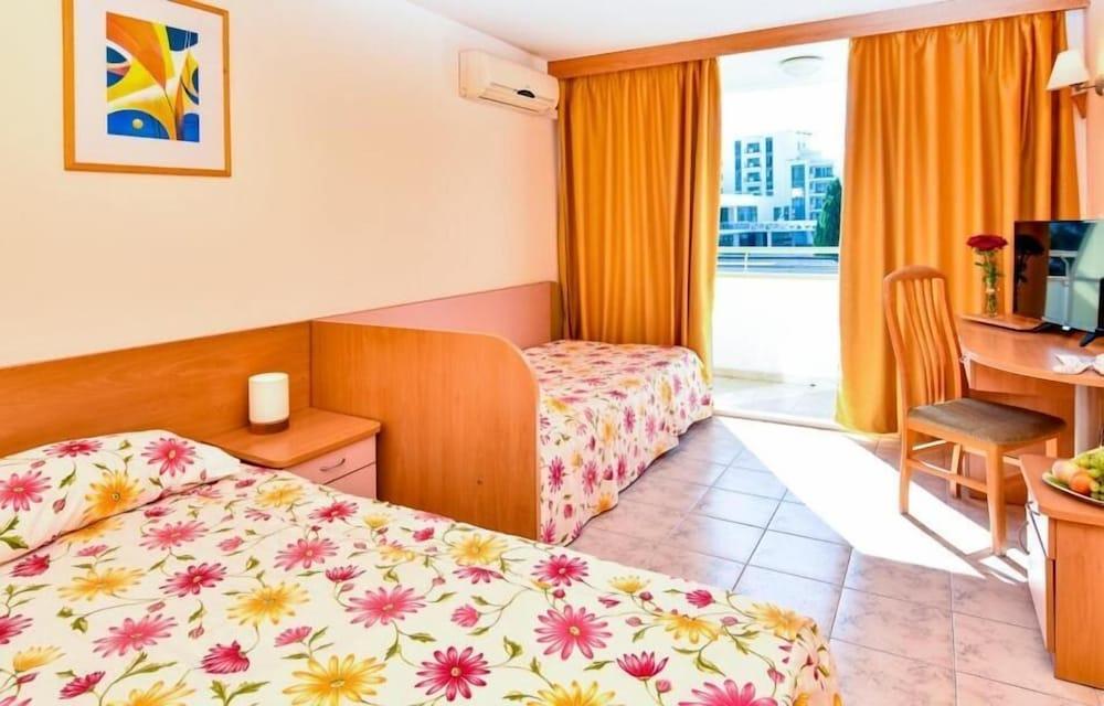 Hotel Oasis Αλμπένα Εξωτερικό φωτογραφία