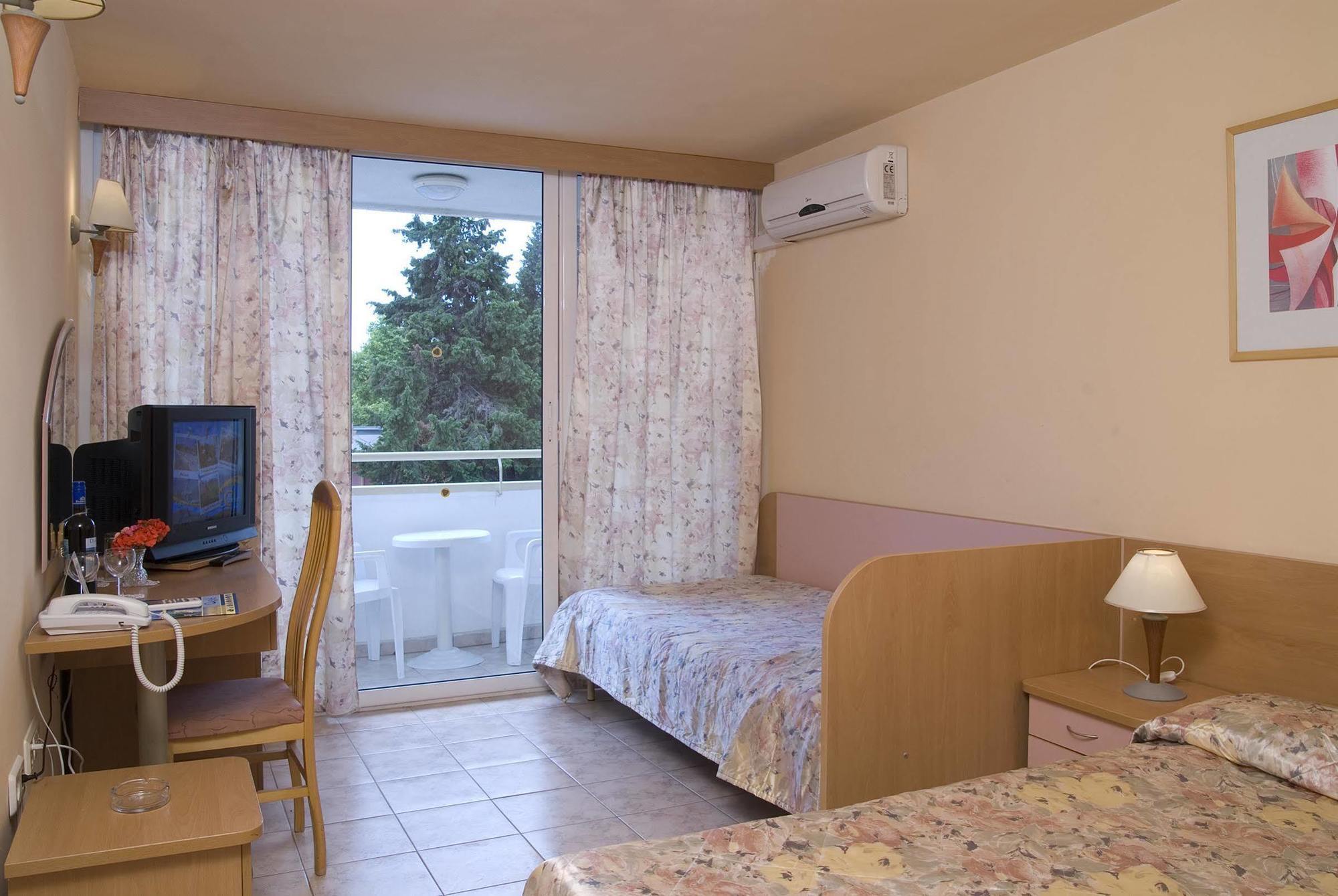 Hotel Oasis Αλμπένα Εξωτερικό φωτογραφία